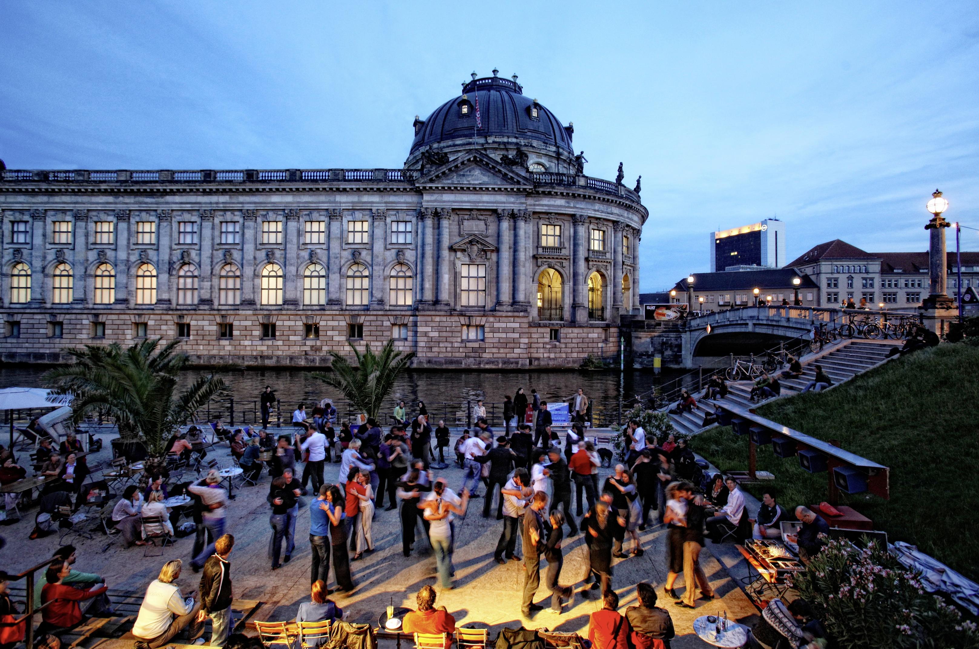 Die Top Strandbars für Sonnenuntergänge und Cocktails